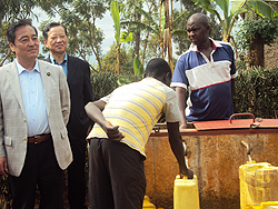 Councilor Mitsuyoshi Yanagisawa (L) and Ambasador Kunio Hatanaka inspecting rural water infrustricture. (Photo by S. Rwembeho)