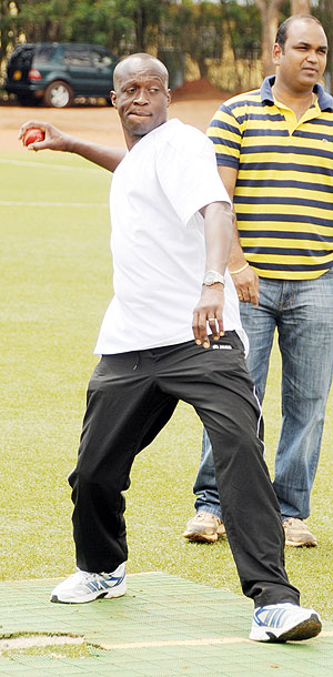 Sports Minister Joseph Habineza tries to bowl a delivery to ACA boss Casim Sulliman (Photo: T. Kisambira)