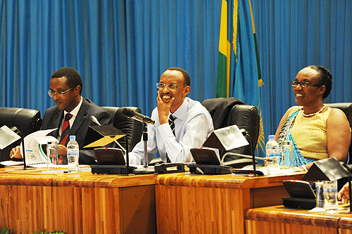 President Kagame chaired the National Dialogue that kicked off yesterday. Senate President, Vincent Biruta (L) and the Speaker of Parliament, Rose Mukantabana look on. (Photo Village Urugwiro)