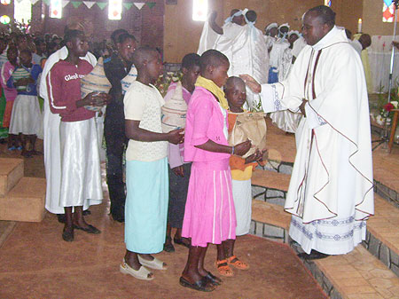 Father Habumuremyi blessing children at Byumba Catholic Church yesterday (Photo / A.Gahene)