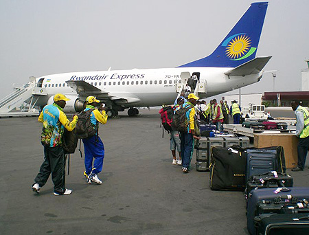 Passengers getting ready to board a Rwandair aircraft (File Photo) 