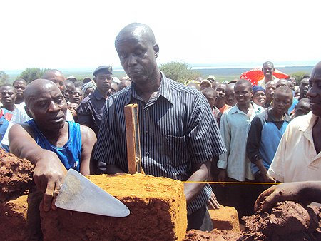 Governor Kabaija engages Rweru residents in house construction. (Photo: S. Rwembeho)
