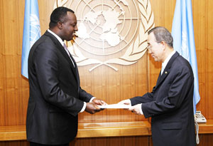Amb. Eugu00e8ne-Richard Gasana presenting his credentials to the Secretary-General of the United Nations Ban Ki-Moon(File Photo)