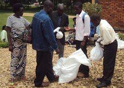 Farmers receiving seeds and fertilisers (File photo)