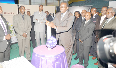 Prime Minister Bernard Makuza lights a candle in honour of the 1994 Genocide victims (Photo J.Mbanda)