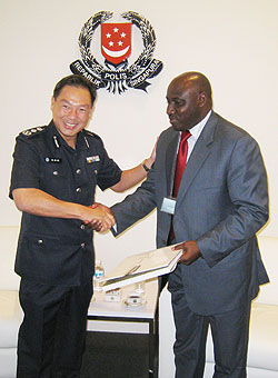 Inspector General of Police Emmanuel Gasana and his Singaporean counterpart during their meeting (Courtesy Photo)