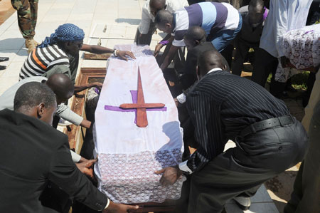 Relatives giving decent burial to the Genocide victims at Nyanza, Kicukiro (Photo T.Kisambira).