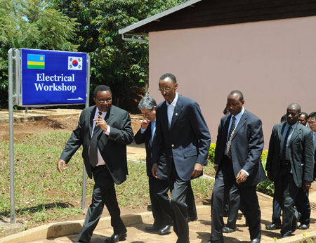 President Paul Kagame tours the Center yesterday. Extreme left is the Rector, Eng. Joseph Mfinga. (Photo Village urugwiro)