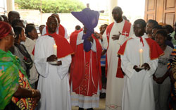Catholic Priests lead worshippers at Regina Pacis in Remera to observe the Way of the Cross procession (Photo T.Kisambira).