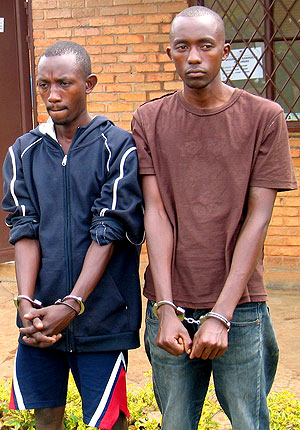 (L) Kidnap suspects Jean Pierre Uwiragiye and Charles Karekezi in police custody (Courtesy Photo).