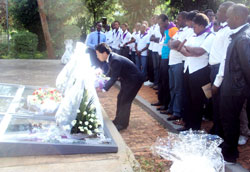 Star Africa CEO Ken Xie lays a weath on a mass grave at the Kigali Genocide Memorial Centre (Photo G. Mugoya).