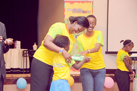 The First Lady handing over an XO laptop to one of the best performers during the competition.