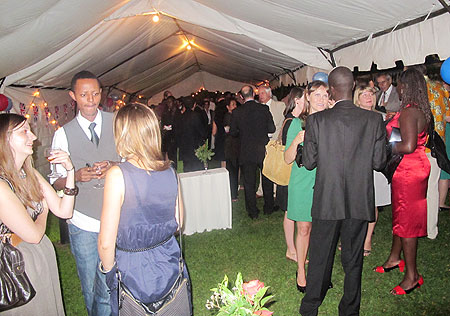 Guests file into the High Commissioneru2019s residence in Kicyiru for the party.