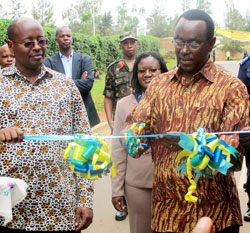 (R-L) Prime Minister Makuza during the launch of the road in Kicukiro, yesterday. Ministers Mukaruliza and James Musoni look on (Photo T.Kisambira)