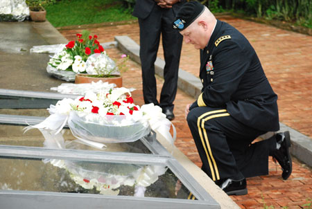 USAFRICOM chief, Gen Ham, pays respect to victims of the Genocide at the Gisozi Memorial (Courtsey Photo).