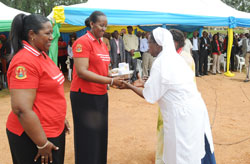 First Lady Jeannette Kagame hands over some equipment PMTCT to the Supervisor of Ruhuha Health Centre Sr. Liberata Muragijemariya as Minister Agnes Binagwaho looks on. (Photo J Mbanda)