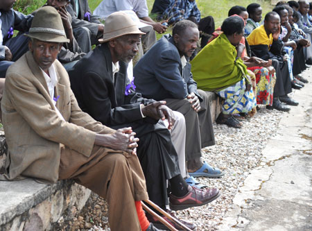Aaron Gakoko (L), spoke about his brotheru2019s heroic acts. (Photo, S.Nkurunziza).