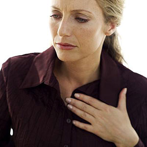 Pressure in the chest may be a sign of heart attack (Internet Photo)