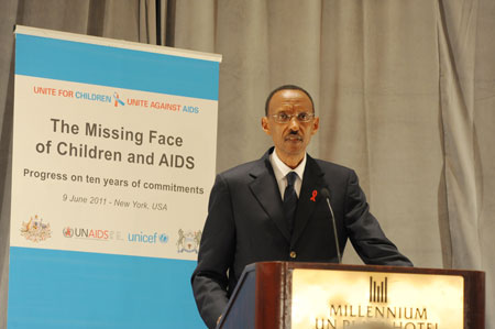 President Kagame addresses the Unicef meeting on Children and AIDS. (Photo Village urugwiro)