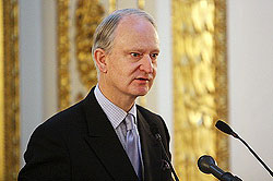 UK Foreign Office Minister Henry Bellingham who has welcomed the transfer of genocide suspect Bernard Munyagishari   to ICTR in Arusha (Net Photo)