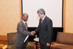 Ignace Gatare (L) with his Singaporean counterpart, Yaacob Ibrahim, after their discussions yesterday (Courtesy photo)