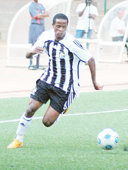 APR midfielder Haruna Niyonzima is reported to have agreed terms with Yanga Africans. (File photo)