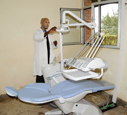 Kibagabaga  Hospital Director General Dr. Chritian Ntizimira explains how the new dental machine works. (Photo J Mbanda)