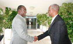  Prime Minister Bernard Makuza shakes hands with BDGL president Silis Rwigamba Mu Binani (Courtesy photo)