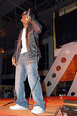 Rwandan artist Tom Close, is greatly loved by his fans whatever he appears.