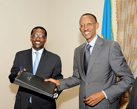 President Kagame with James Gatera, the Managing Director of Bank de Kigali after he bought shares in the Bank, yesterday. (Photo Village Urugwiro)