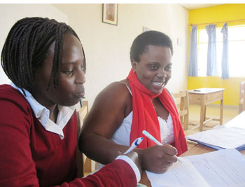 Claudette Mukeshimana (R) discussing with other students.(Photo D.Umutesi)