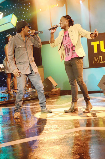 (L-R) Alpha and Davis perform u201cUsiziu201d.