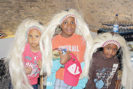 Children wearing Umugara