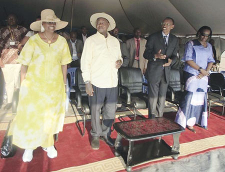 Presidents Museveni (2nd left) and Kagame together with First Ladies, Janet (L) and Jeannette, in Kayonza yesterday. The New Times/Village Urugwiro.