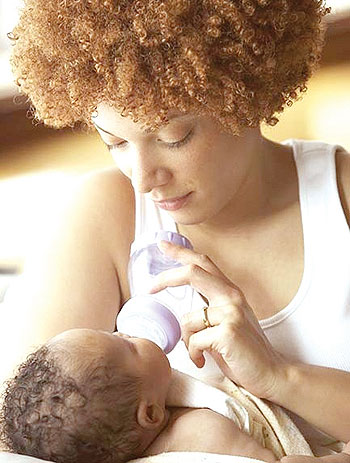 Mothers should eat the right food for more breast milk. Net photo