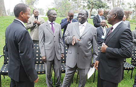 Justice Minister Tharcisse Karugarama (2nd right) shares a light moment with  Deputy Chief Justice Sam Rugege (2nd left), Uganda's Director of Public Prosecutions, Richard Buteera (L) and his Deputy Amos Ngolobe at the Africa Prosecutorsu2019 Association conf