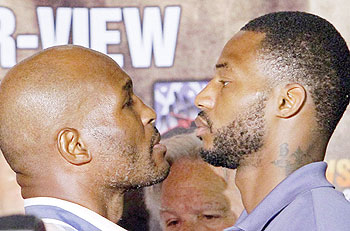Bernard Hopkins (left) will defend his light heavyweight title against Chad Dawson on October 15. Net photo