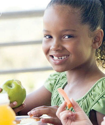 Healthy children eat fruits and vegetables. Net photo