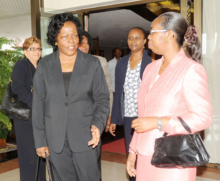 Sierra Leonean Chief Justice, Umu Hawa Tejan Jallow (L) ,chats with her Rwandan counterpart, Aloysia Cyanzayire, upon her arrival at the Kigali International Airport yesterday. The New Times /John Mbanda.