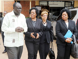 Justice Minister, Tharcisse Karugarama (L), flanked by Sierra Leonean Chief Justice  Tejan Jallow (2 Left) and her delegation, after their meeting yesterday. The New Times /John Mbanda