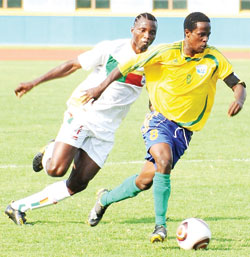 Haruna (R) is ready to re-unite with APR if Yanga fail to honour their contractual obligations. The New Times/File.