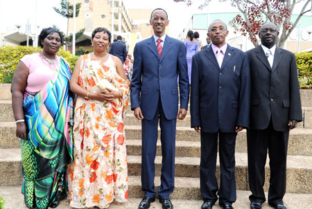 President Kagame (c) with the Lawmakers after the swearing-in ceremony, yesterday at the Parliamentary buildings. Senator Teddy Gacinya(2nd left)MPs Marie Josu00e9e Kankera(L)Amiel Ngabo Semahundo(2nd Right) and Zeno Mutimura.The New Times/Village Urugwiro
