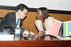 Chinese international trade representative, Gao Hucheng (L), with Foreign Affairs Minister, Louise Mushikiwabo prior, to signing the agreement yesterday.The New Times /John Mbanda.