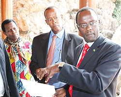 Kigali City Mayor Fidele Ndayisaba (R) with the Chairman of the Council of the City Dieudonne Sebashongore (C) and Vice Mayor Hope Tumukunde in consultation before the meeting, yesterday. The New Times/Timothy Kisambira.