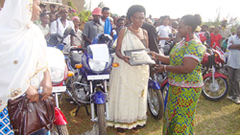  Kicukiro district vice Mayor Florence Uwayisaba hands over a motocycle to one of the cooperative representatives. The New Times  Grace Mugoya