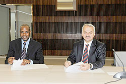 The CEO of RwandAir, Mr. John Mirenge and the CEO & President of Turkish Airlines, Mr. Temel Kotil during the signing of the pact. The New Times / File Photo