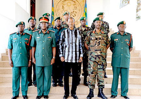  President Kagame with the visiting Tanzanian army delegation headed by Gen Davis Mwamunyange, yesterday at Village Urugwiro. The New Times /Village Urugwiro.