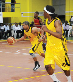 The like of Hamza Ruhezamihigo (R) and Mathew Miller (L) will have to be on top of their game if Rwanda is to reach quarterfinals on the expense of Ivory Coast. The New Times / File 