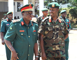  Gen.Mwamunyange (L) is visiting Rwanda on invitation of his counterpart Lt.Gen. Charles Kayonga. The New Times /File