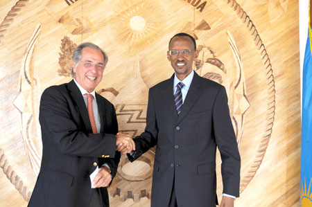The chairman and CEO of the One Laptop Per Child (OLPC), Rodrigo Arboleda with President Kagame after their meeting in Village Urugwiro, yesterday. The New Times /Village Urugwiro.